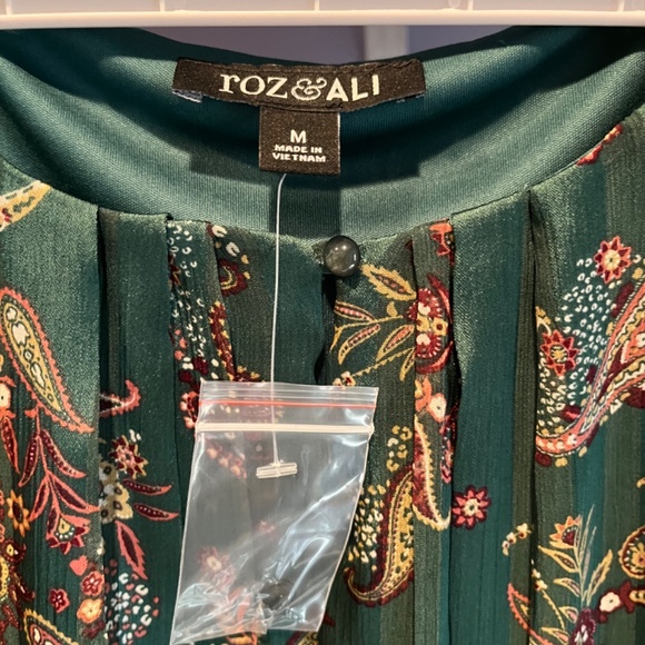 Roz & Ali Size Medium Green, Burgundy, and Taupe Top - Picture 3 of 4